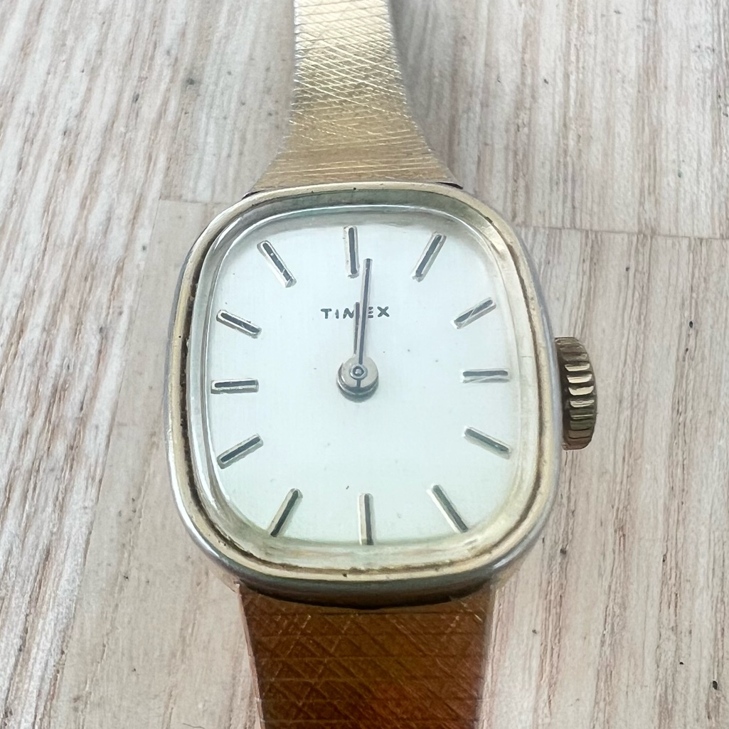 Vintage Timex Ladies Gold Tone Mechanical Winding Dress Watch